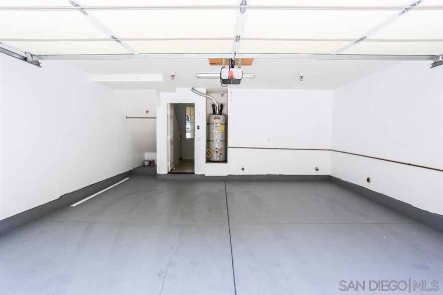 garage - 1840 Spring Straw Ln