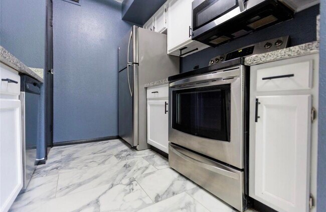 Building Photo - 2120 El Paseo St