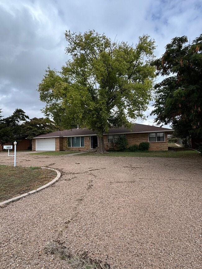 Building Photo - 1420 E 21st St