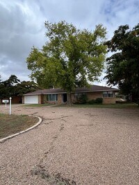 Building Photo - 1420 E 21st St