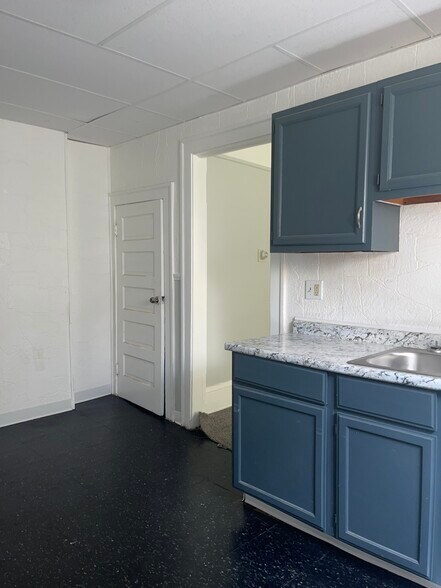 Building Photo - 2180 E 82nd St