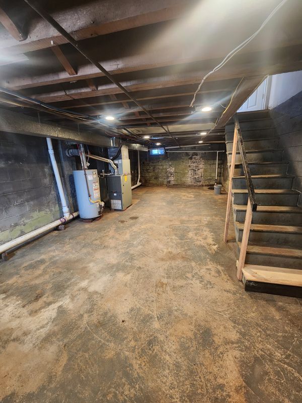 Building Photo - 1020 Kenwood Ave