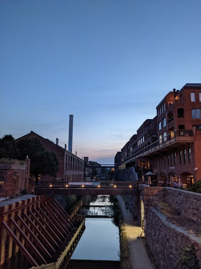 Building Photo - Georgetown Townhouse (Close to the West End and Dupont)