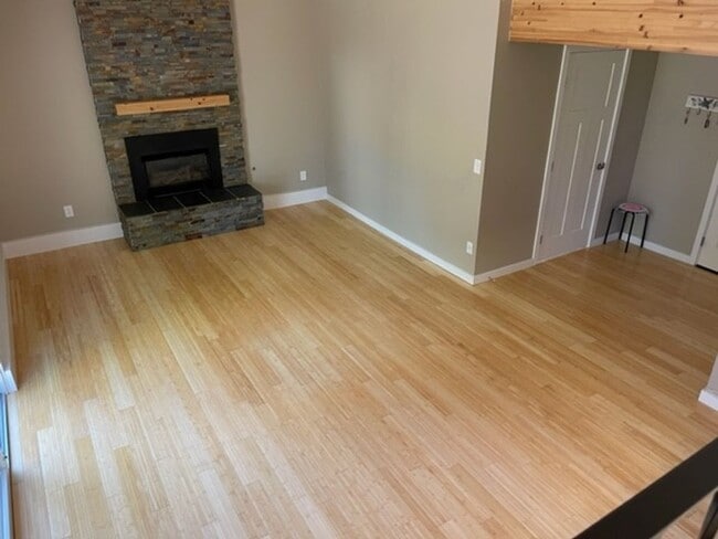 Building Photo - Beautifully Updated Home with Large Yard a...