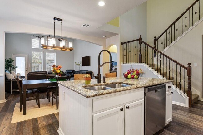 Building Photo - 2915 Bluffstone Dr