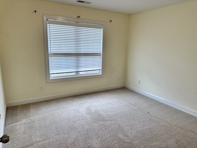 Building Photo - 114 Hills Lorough Loop