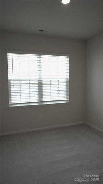 Building Photo - 106 White Apple Wy
