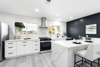 Building Photo - Charming Remodeled Home in Clairemont! Ope...