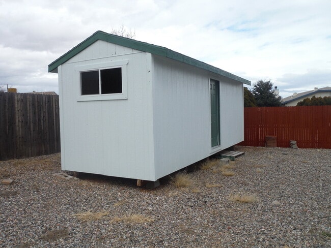 Building Photo - 2310 Primrose Dr