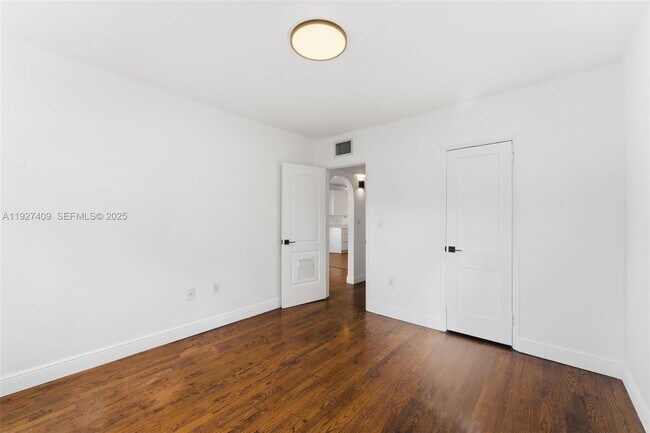 Building Photo - 559 NE 68th St