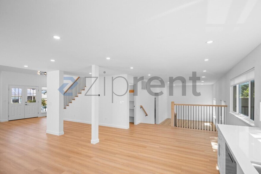 Building Photo - Unit