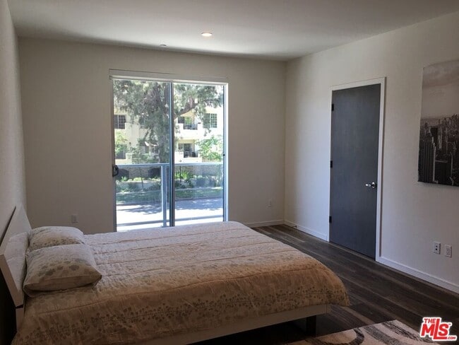 Building Photo - 4600 Coldwater Canyon Ave