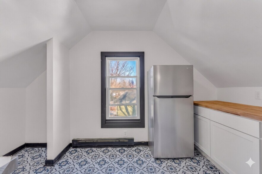 Building Photo - 246 E 156th St