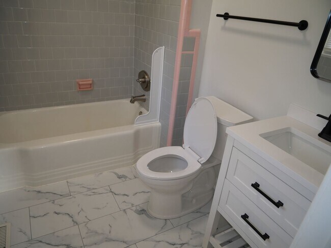 Building Photo - 8 Terrace Dr