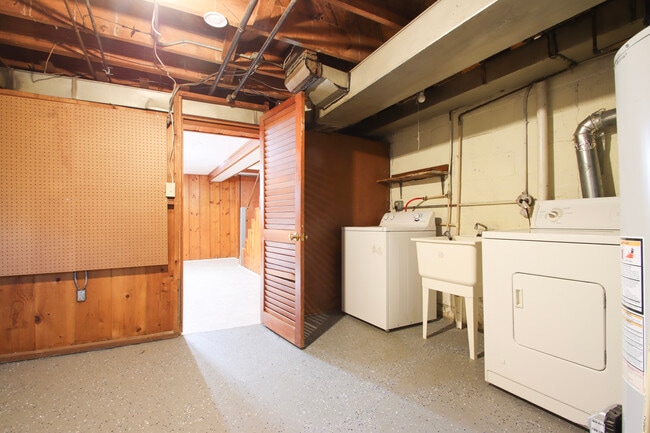 Building Photo - 6816 Eastbrook Ave