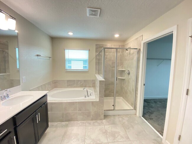 Building Photo - Spacious 4-Bedroom Home in Kissimmee – Ava...
