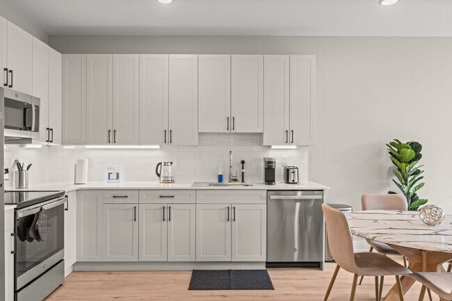 Building Photo - 916 N Delaware Ave