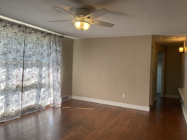 Building Photo - 1722 Cornell Rd