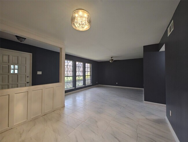 Building Photo - 2252 Shadowdale Dr