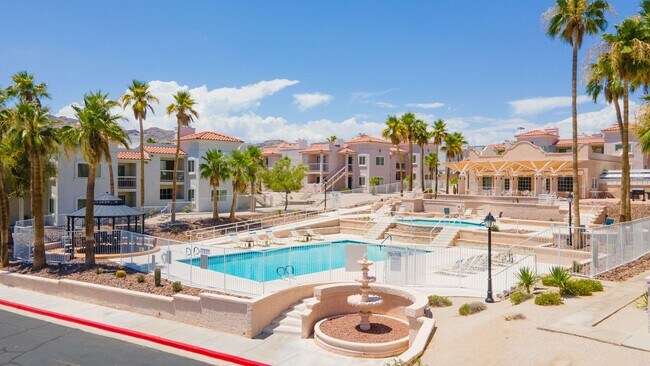 Building Photo - Las Palmas Condo