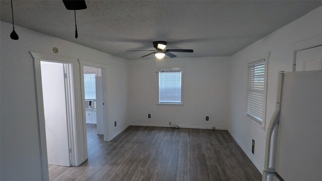 Building Photo - 4615 Woodside St