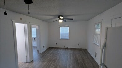 Building Photo - 4615 Woodside St