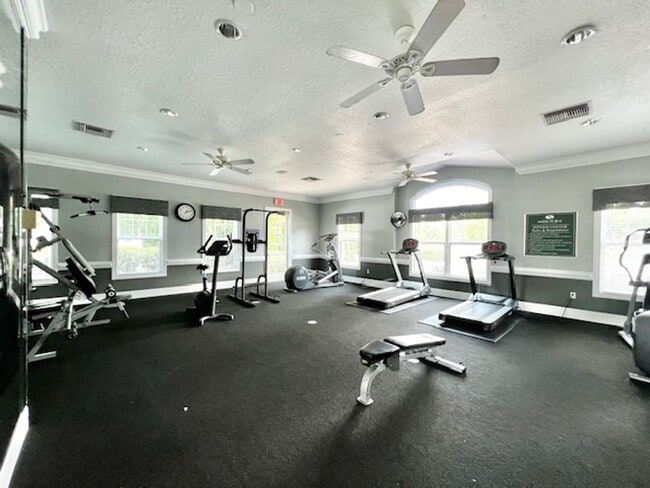 Building Photo - NEW-Remodeled bathroom & kitchen! NEW VINYL PLANK flooring & fresh paint! 2 bedroom 1 bath condo ...