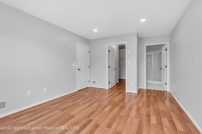 Building Photo - 204 Finch Ct