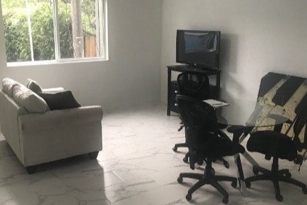 Building Photo - Ronnys Place