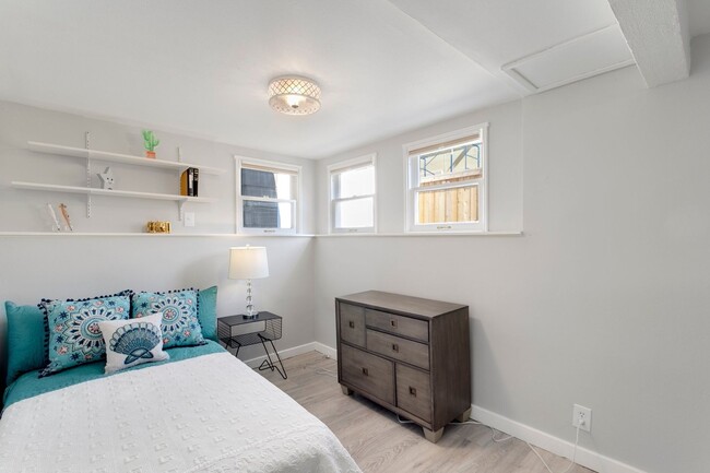 Building Photo - South Seattle 2+ bed 1 bath w/office or 3r...