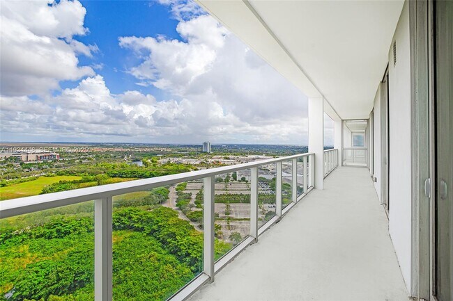 Building Photo - 2000 Metropica Wy