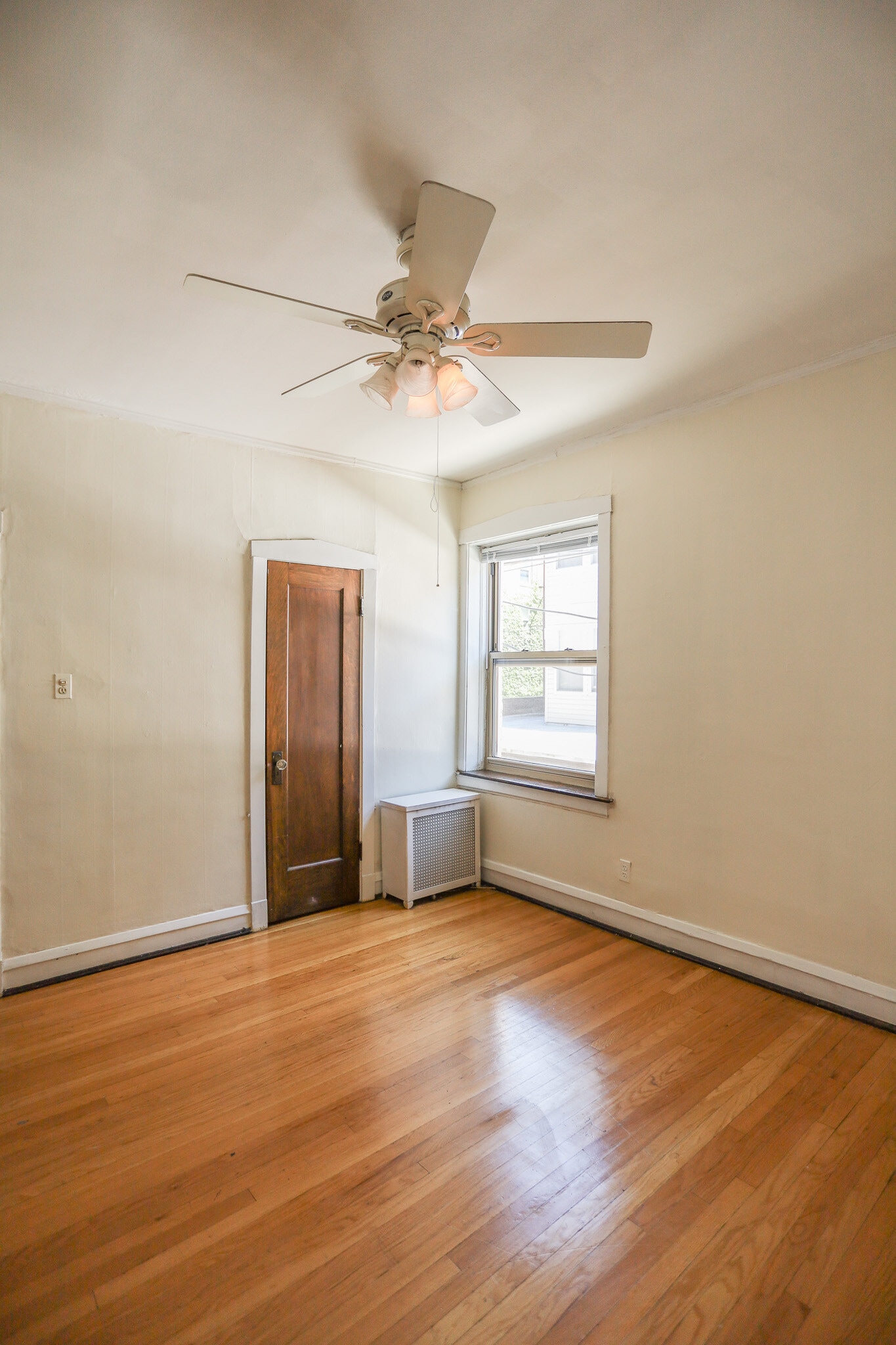 Building Photo - 7714 N Sheridan Rd