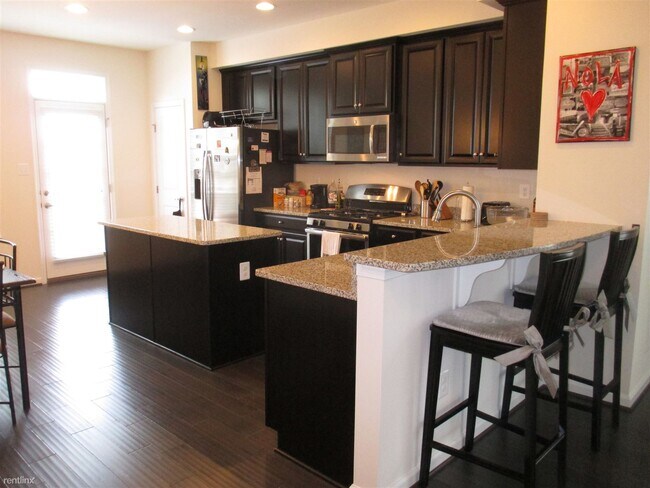 Building Photo - 2 br, 2.5 bath Townhome - 7731 Duncannon Ln