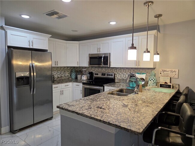 Building Photo - 312 Gilbert Ave S