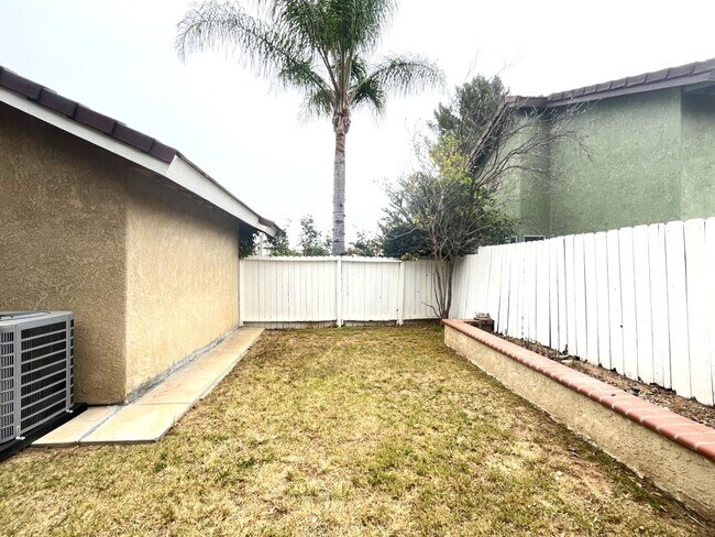 Building Photo - 3 bed, 2.5 bath located in Corona, CA!