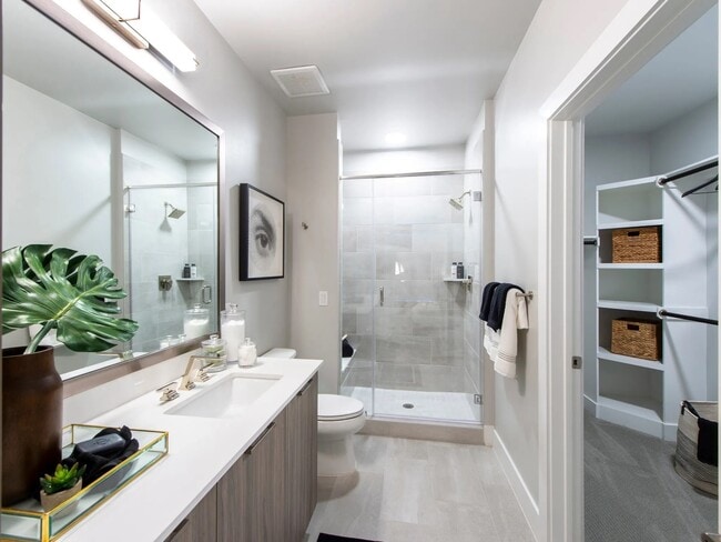 Building Photo - 510 W 20th St