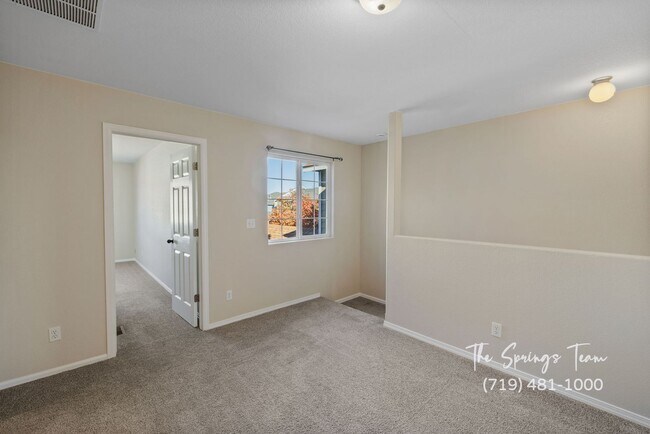 Building Photo - Charming 2BD/2.5BA Townhome with Attached ...