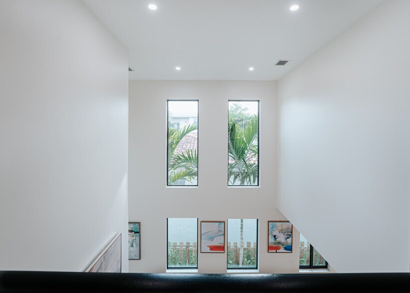 Building Photo - 2766 SW 33rd Ave