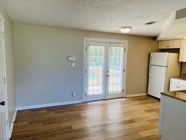Building Photo - Wow! Check out this charming 4-bedroom, 1-...
