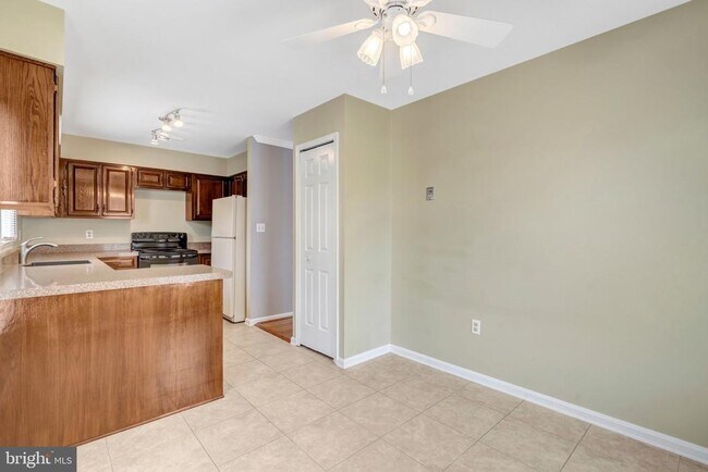 Building Photo - 5964 Norham Dr