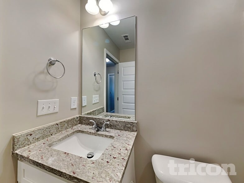 Building Photo - 821 Crescent Way