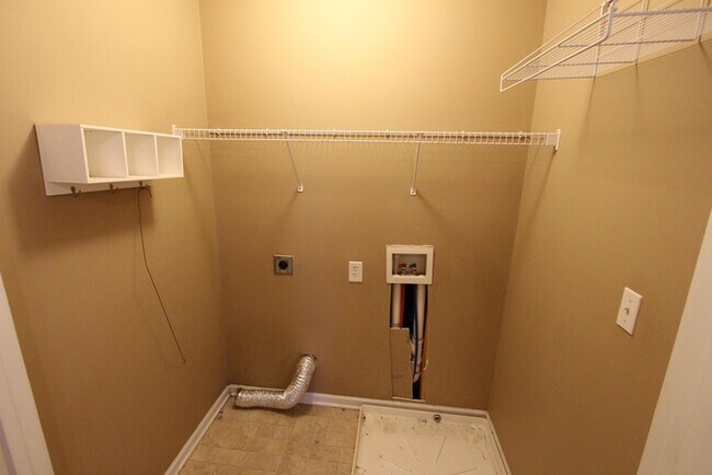 Building Photo - 663 Winding Branch Rd