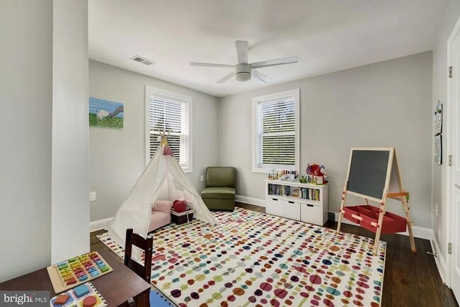 Building Photo - Newly Renovated Single Family home with Off Street Parking