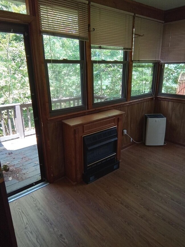 Building Photo - 4BR 3BA SFH with Full Finished Basement