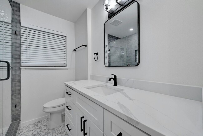 Building Photo - 1913 David St