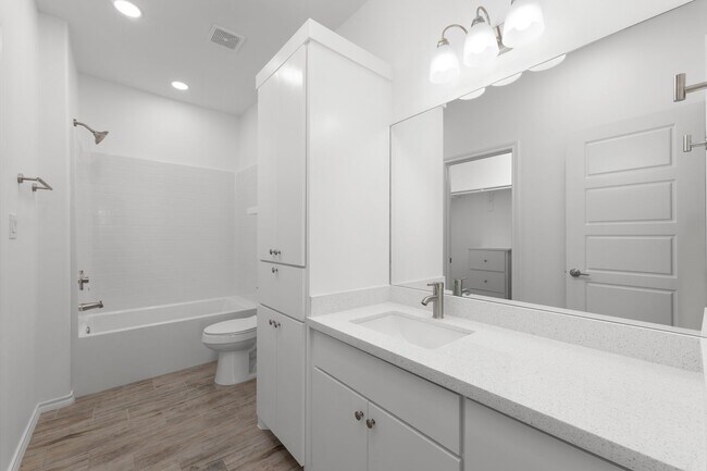 Building Photo - 411 Hinojosa