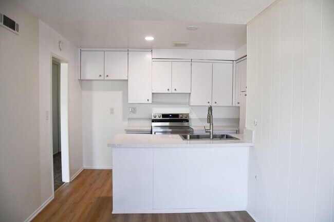 Building Photo - Tularosa (344) West