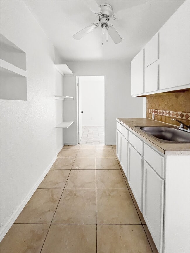 Building Photo - 4803 Robertson St