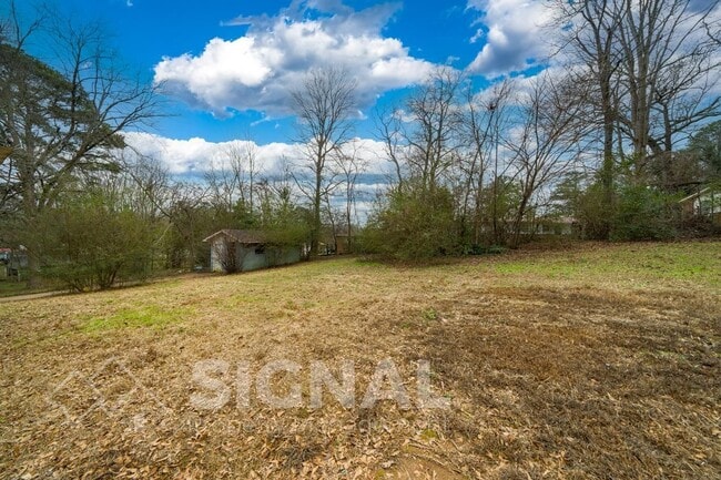 Building Photo - 213 Lake Dr Cir NE