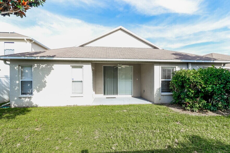 Building Photo - 15950 Leatherleaf Ln